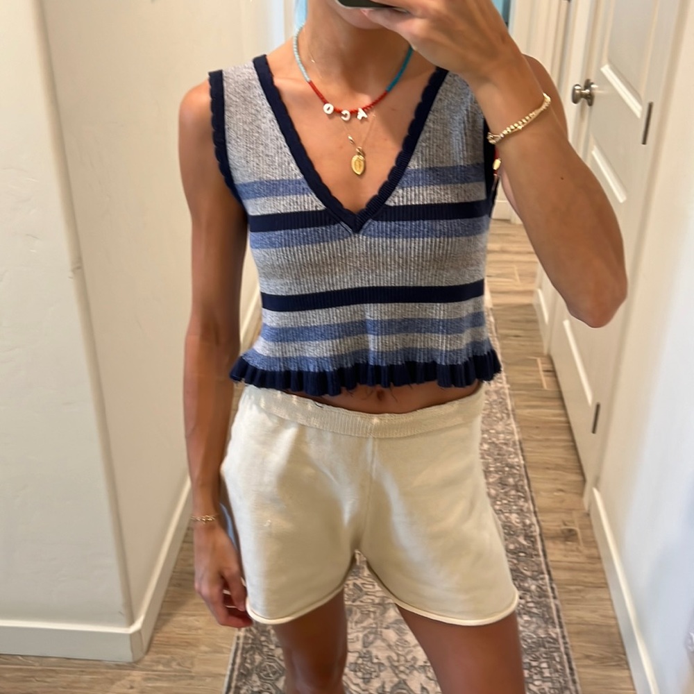 Striped tank top//  knitted